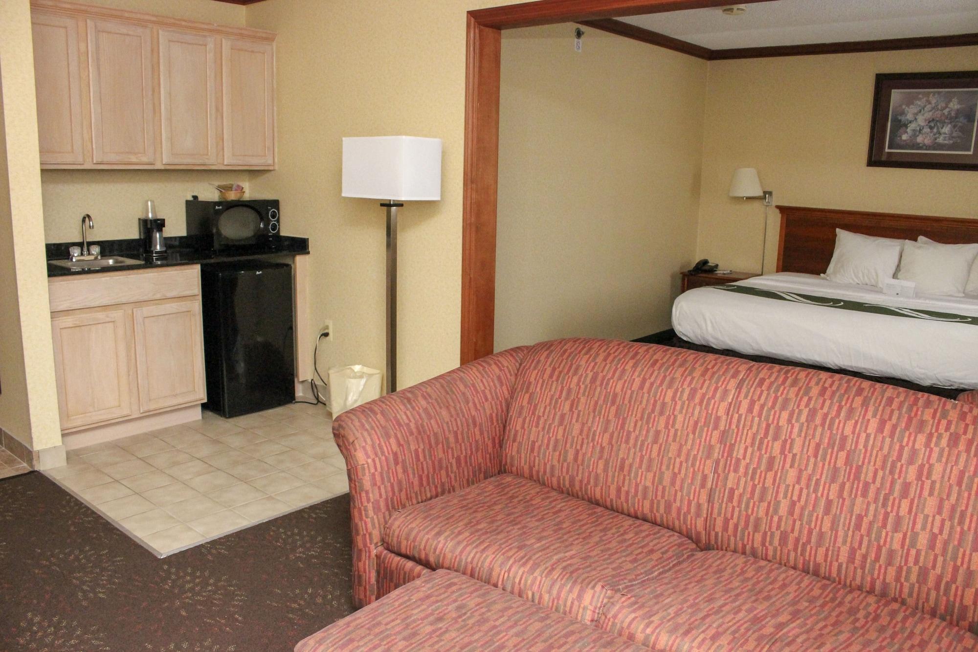 Quality Inn & Suites Detroit Metro Airport Romulus Exteriör bild