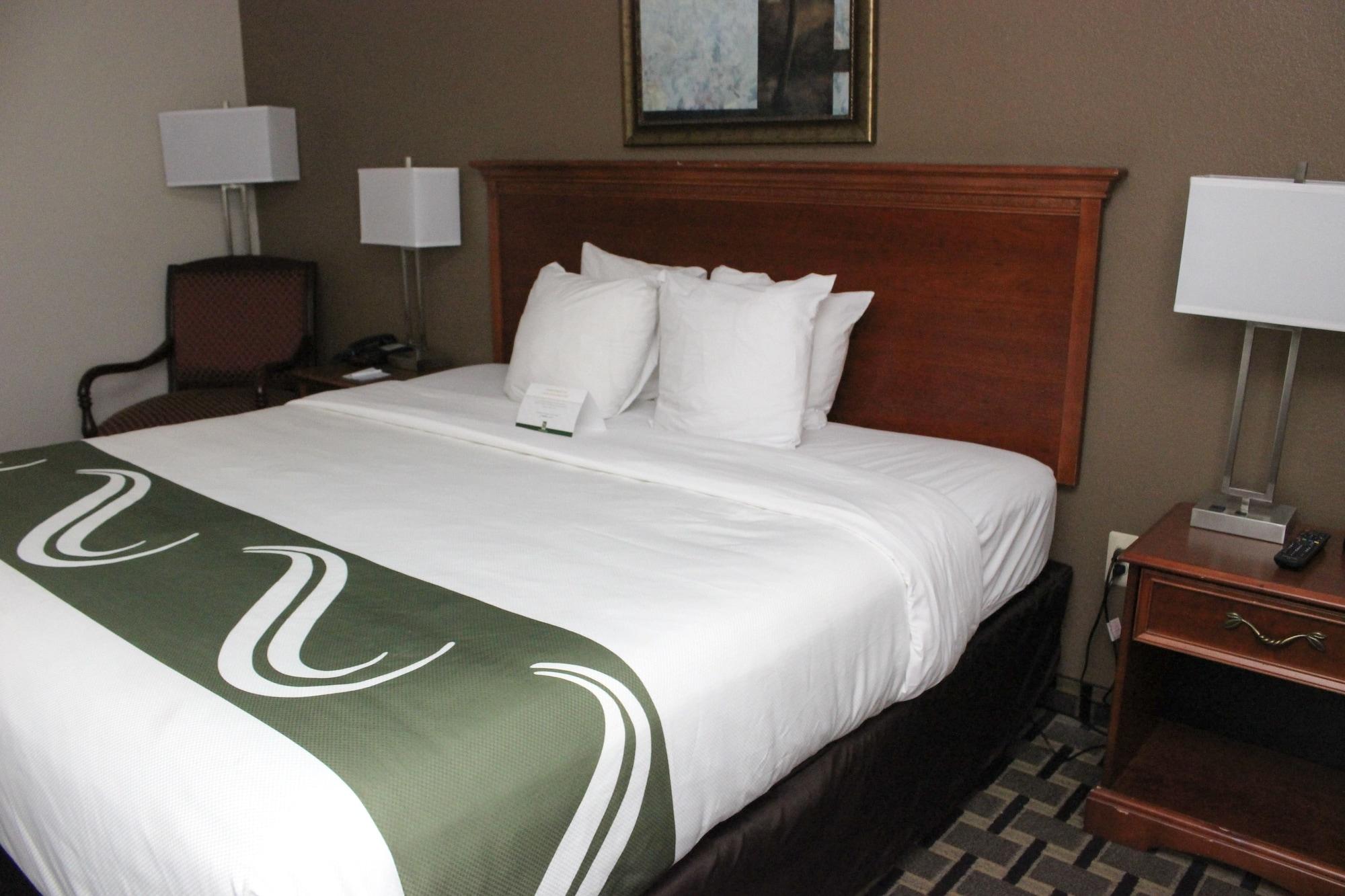 Quality Inn & Suites Detroit Metro Airport Romulus Exteriör bild