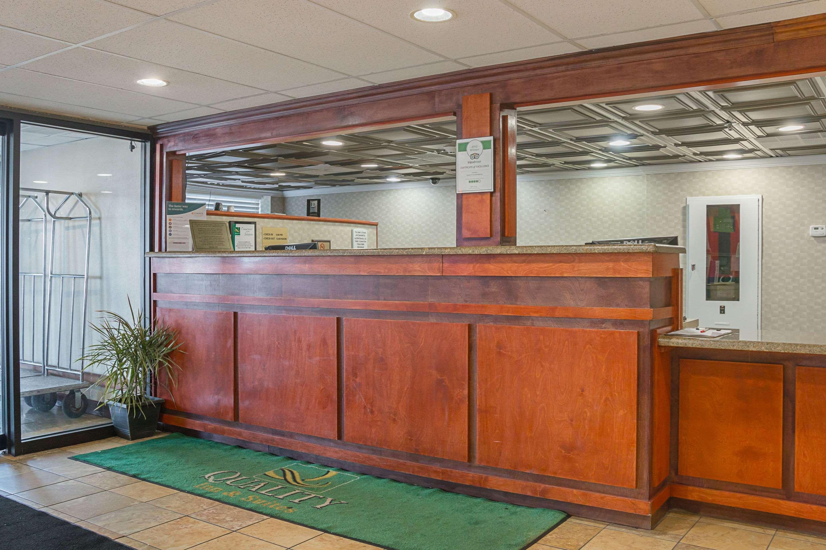 Quality Inn & Suites Detroit Metro Airport Romulus Exteriör bild