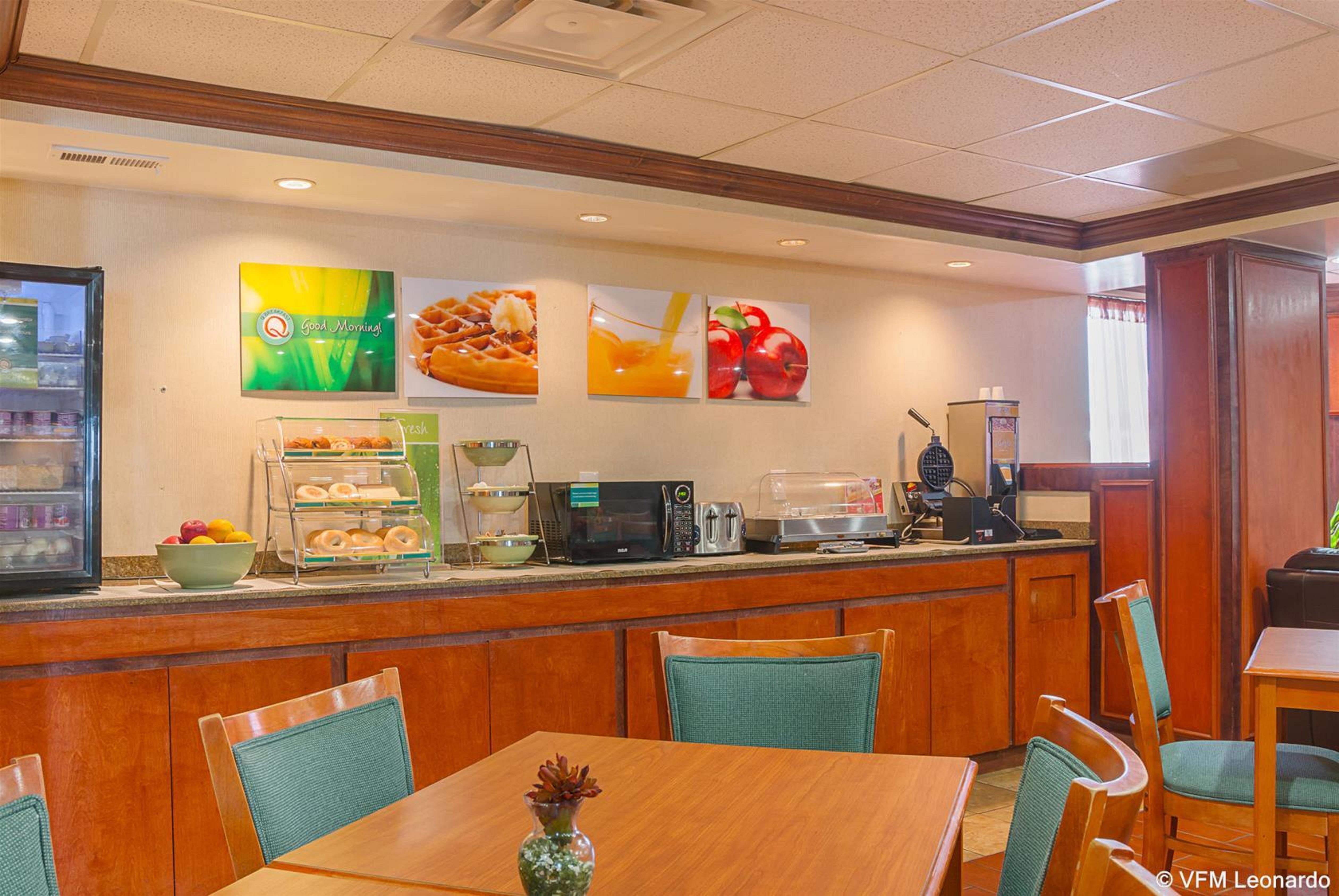 Quality Inn & Suites Detroit Metro Airport Romulus Exteriör bild