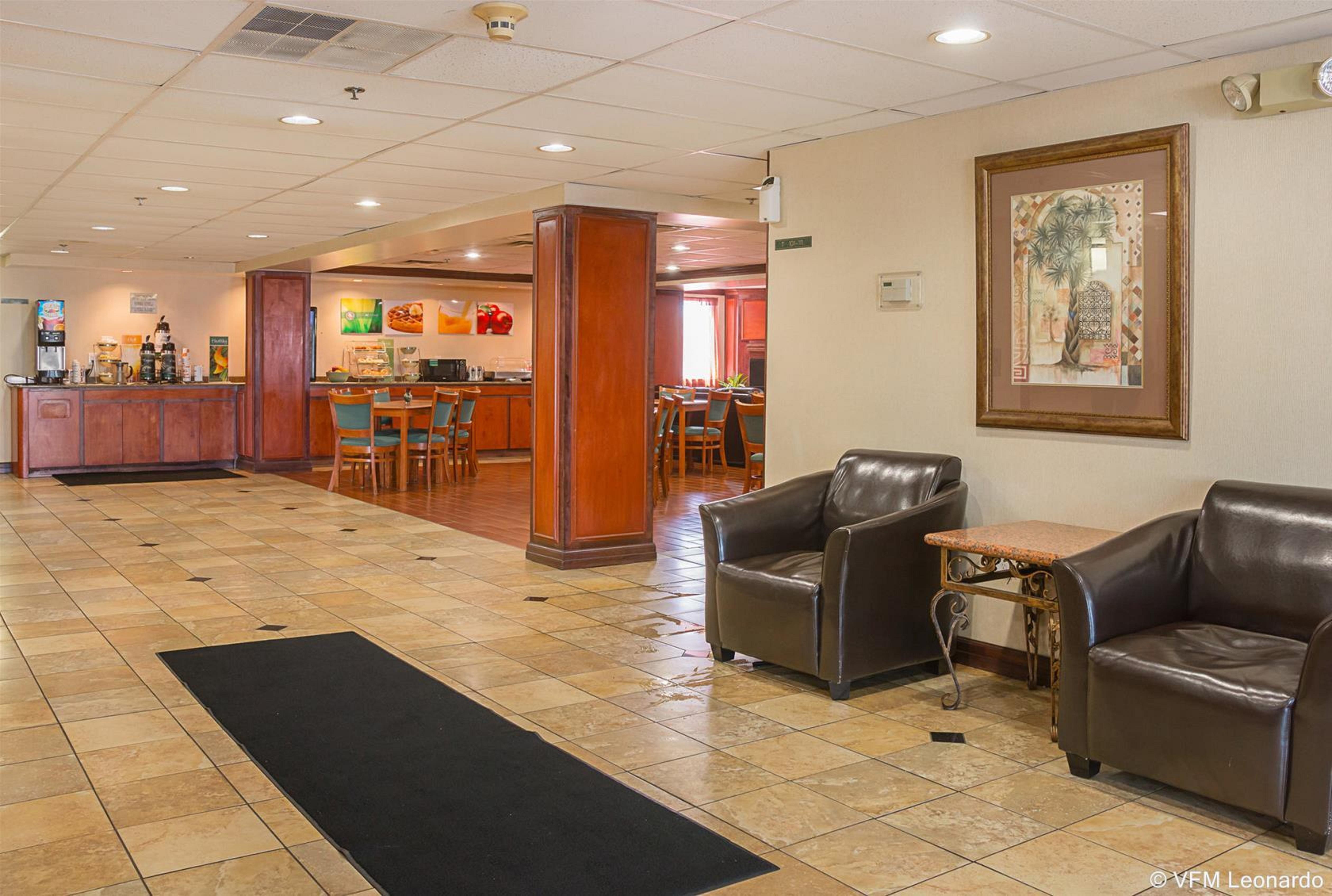 Quality Inn & Suites Detroit Metro Airport Romulus Exteriör bild