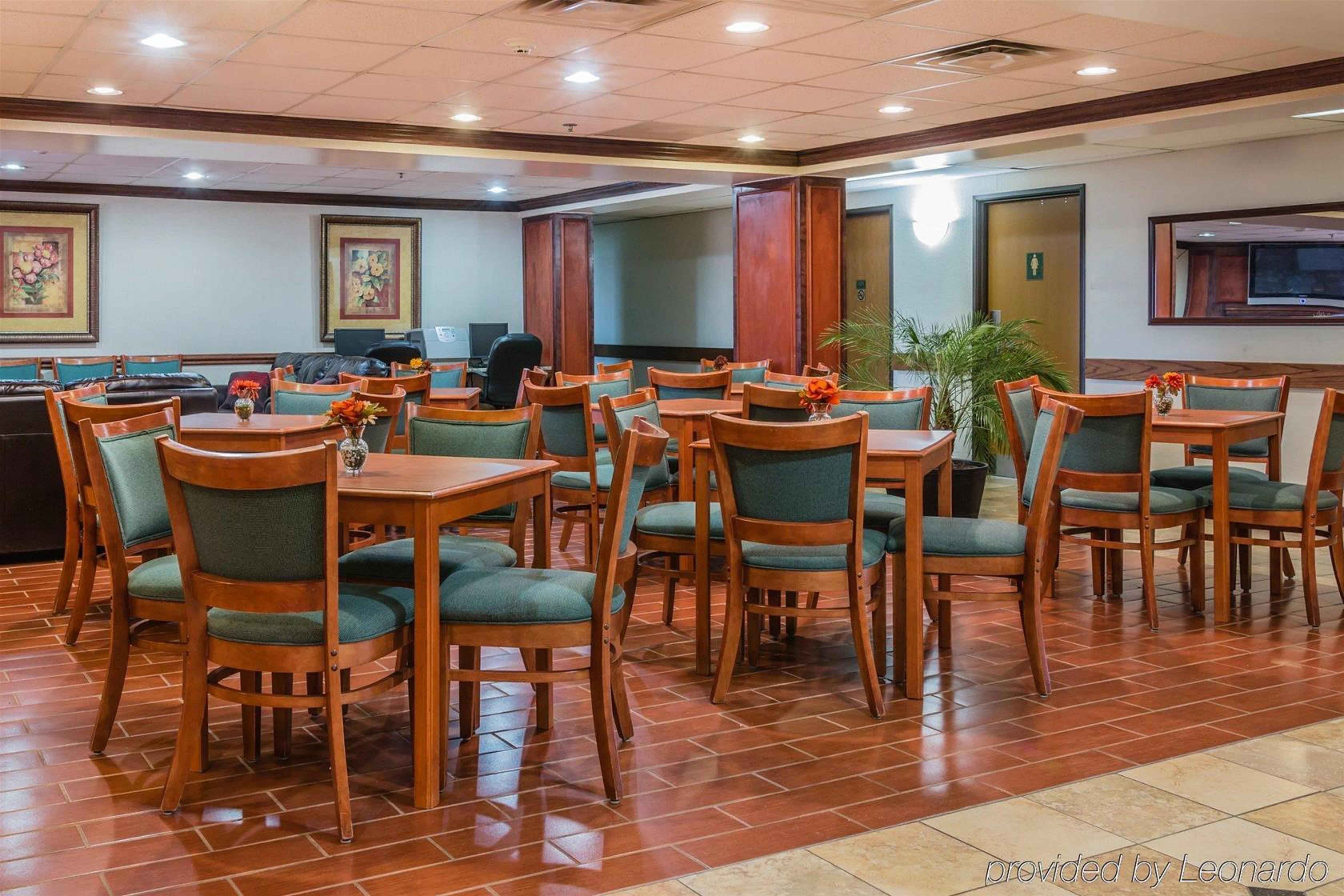 Quality Inn & Suites Detroit Metro Airport Romulus Exteriör bild