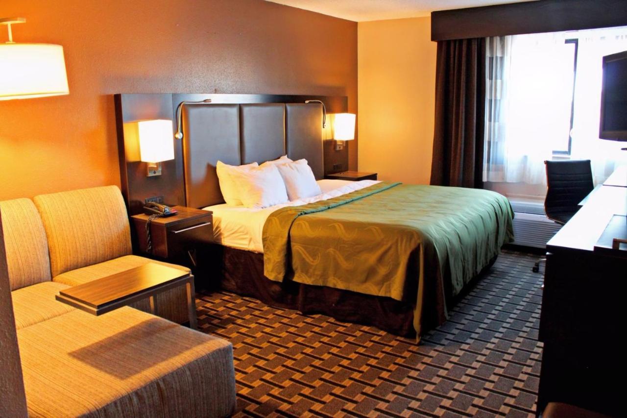Quality Inn & Suites Detroit Metro Airport Romulus Exteriör bild