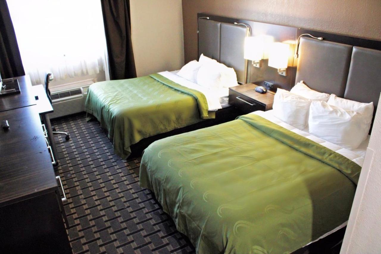 Quality Inn & Suites Detroit Metro Airport Romulus Exteriör bild