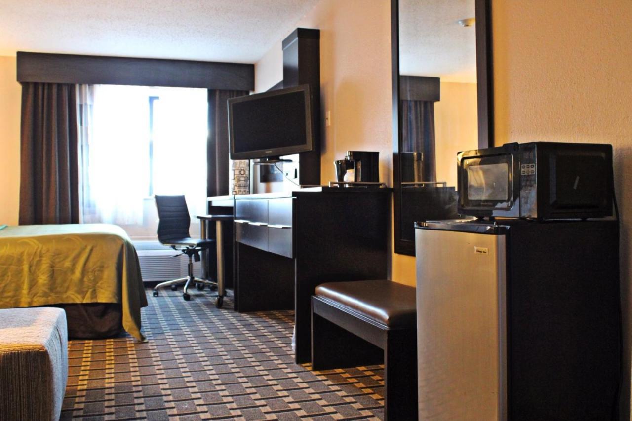 Quality Inn & Suites Detroit Metro Airport Romulus Exteriör bild
