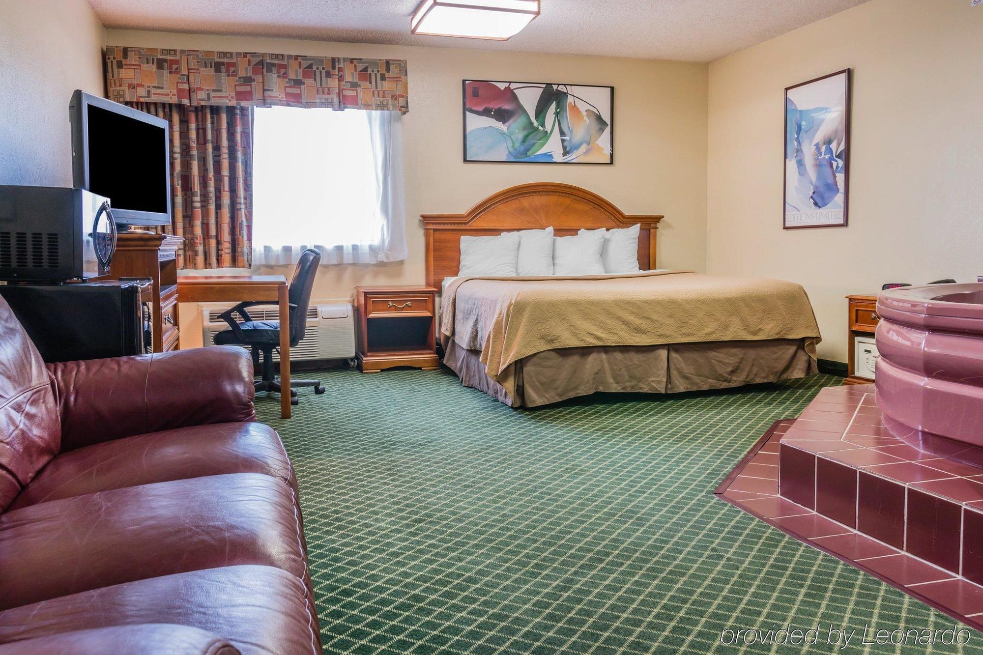 Quality Inn & Suites Detroit Metro Airport Romulus Exteriör bild