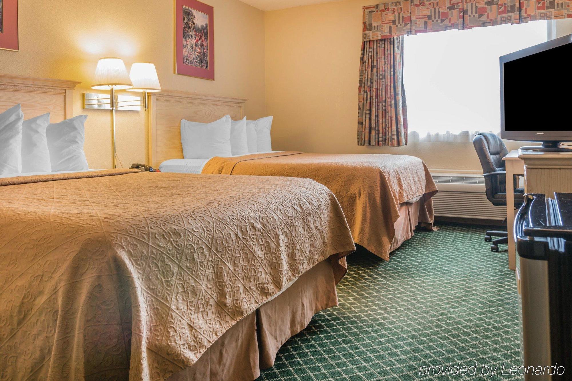 Quality Inn & Suites Detroit Metro Airport Romulus Exteriör bild