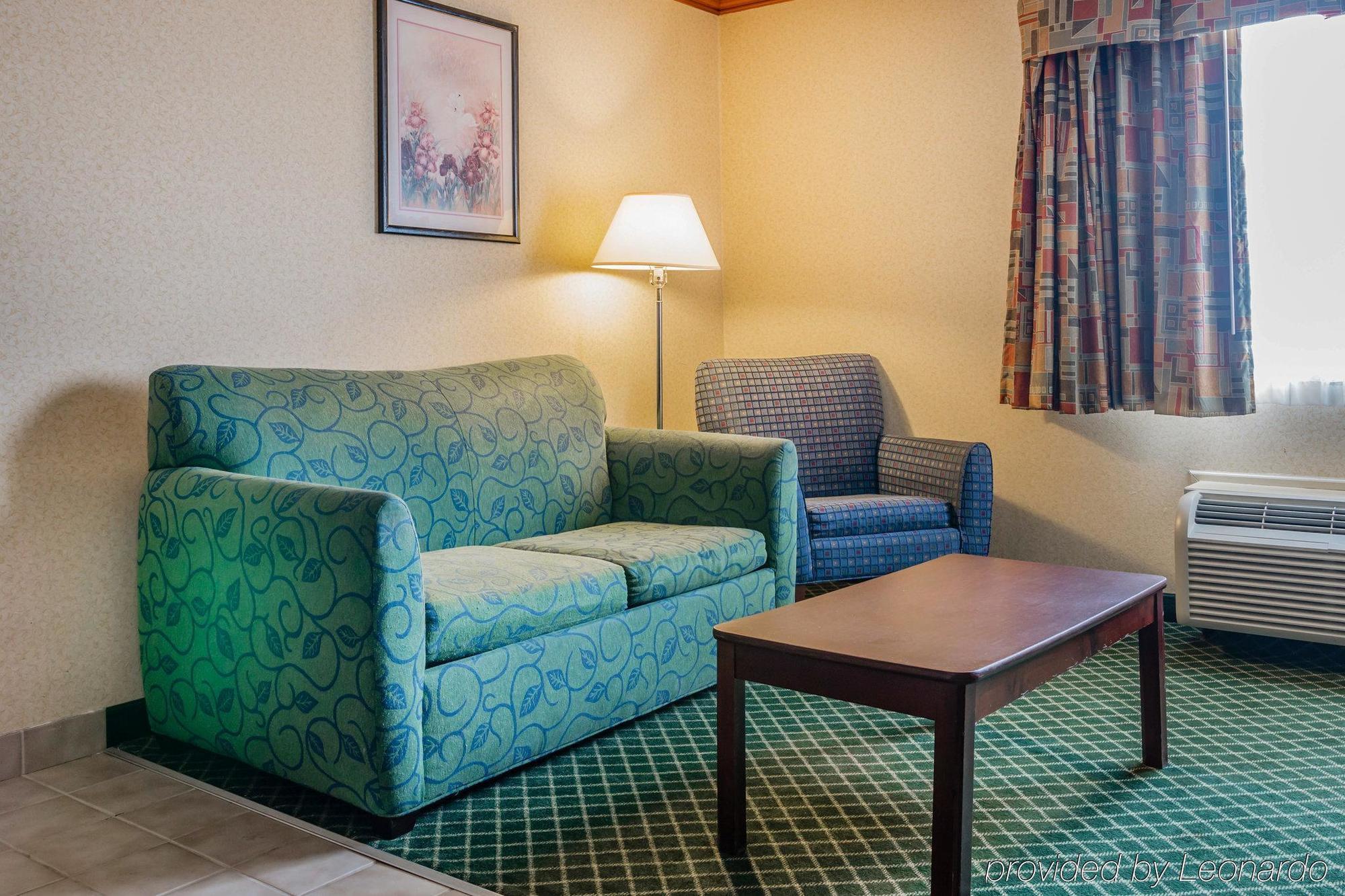 Quality Inn & Suites Detroit Metro Airport Romulus Exteriör bild
