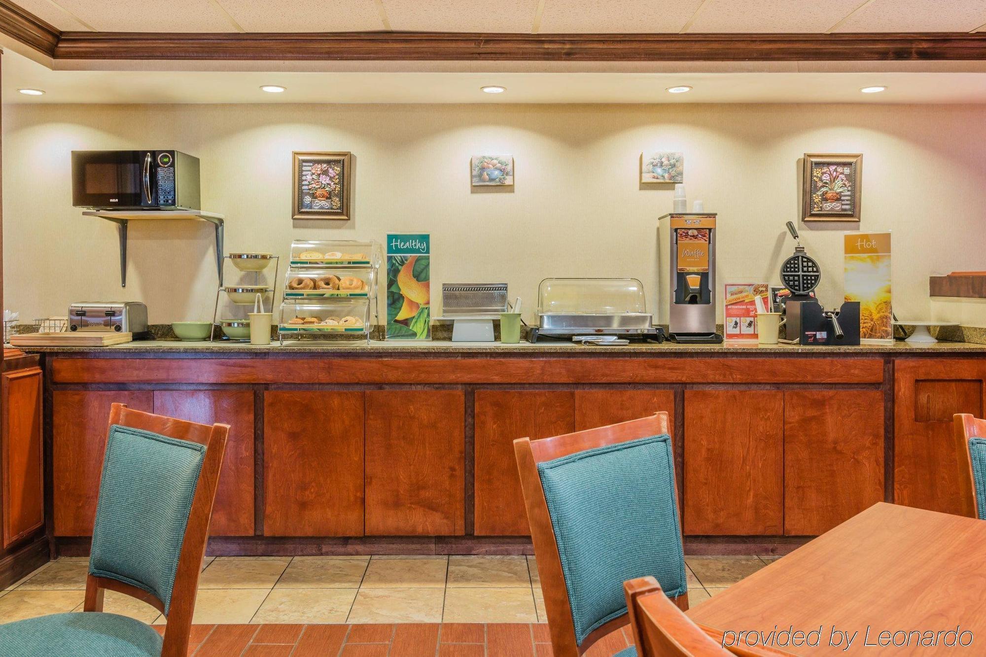Quality Inn & Suites Detroit Metro Airport Romulus Exteriör bild