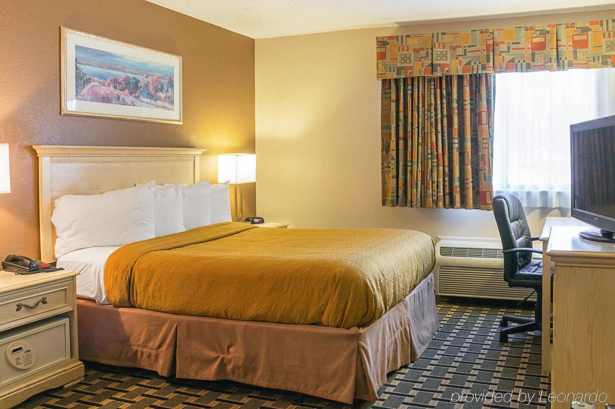 Quality Inn & Suites Detroit Metro Airport Romulus Exteriör bild